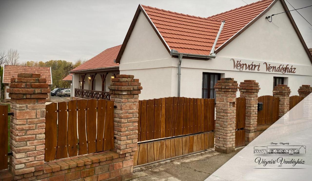 Végvári Vendégház Magyarbóly Exterior foto