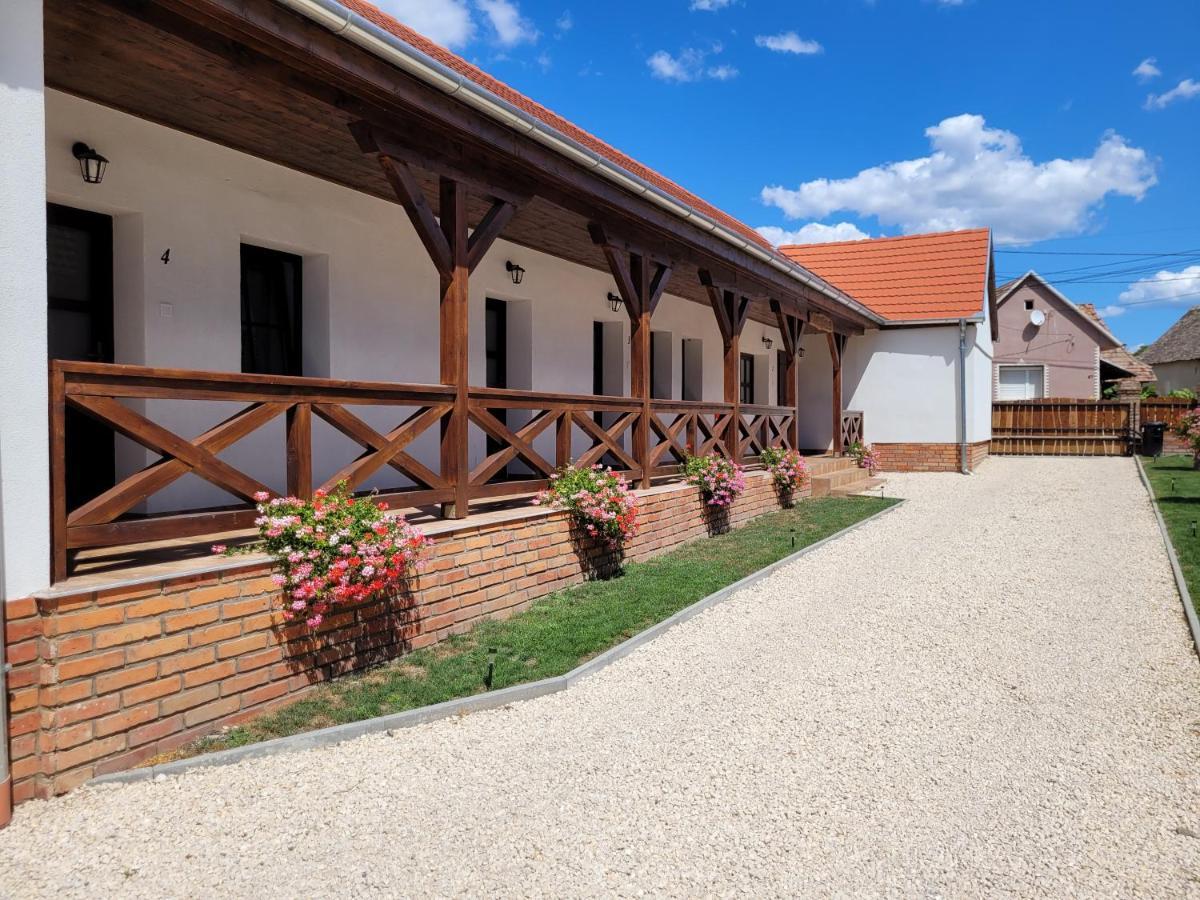 Végvári Vendégház Magyarbóly Exterior foto